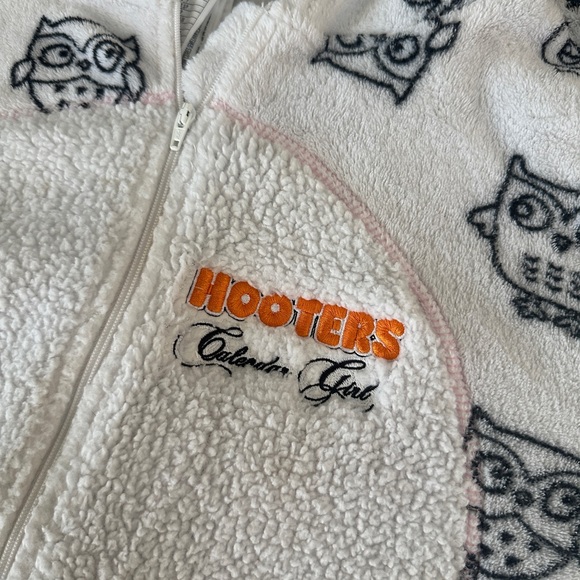 Hooters Calendar Embroidered Owl Onesie Pajamas - Picture 7 of 7